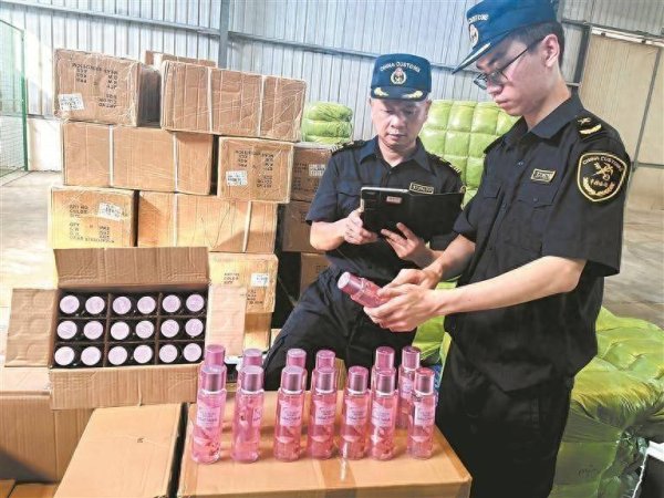杭州银行股票股 超万瓶香水夹藏货物中 不仅涉嫌侵权还是危化品